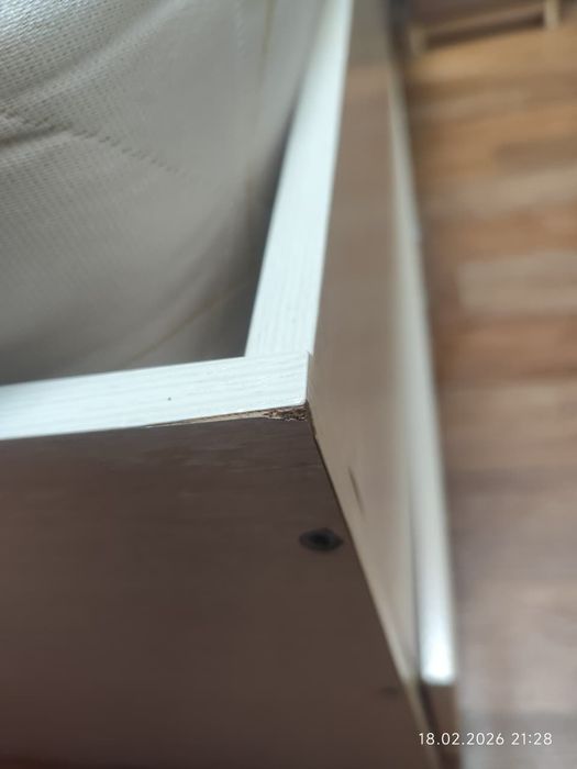 Кровать тумбочки комод с зеркалом гарнитур