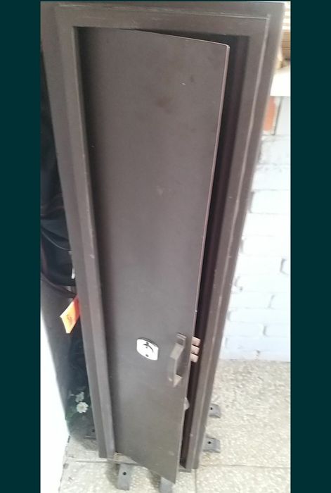 Продам новый сейф из толстого металла