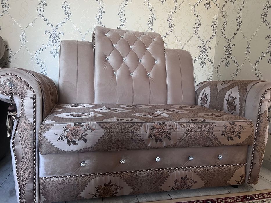 Мебель. Диван. Кресла