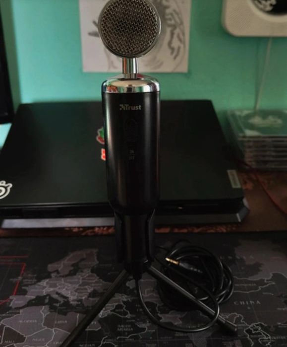 Microfon Trust aux