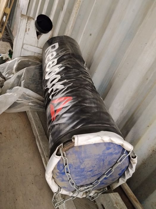 продам боксерскую грушу.в отличном состоянии.