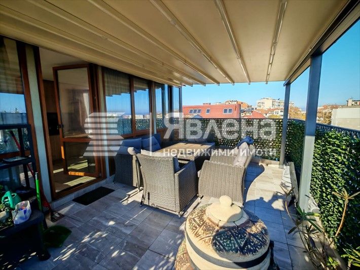 Продава се Многостаен апартамент в Бургас, Лазур - 220 кв.м за 2500 €/кв.м - Снимка #1