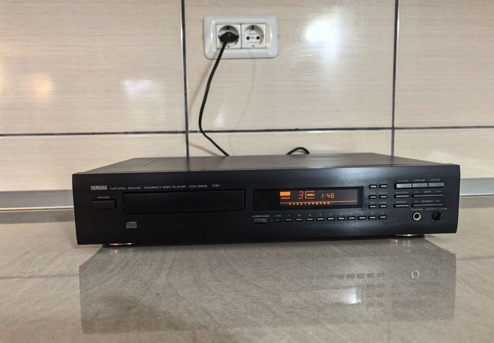 CD player Yamaha CDX 550E