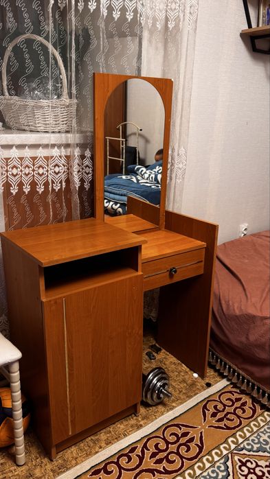 Туалетный столик