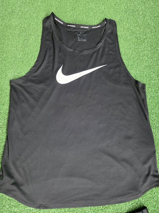 Дамски къси панталони или потник за спорт Nike