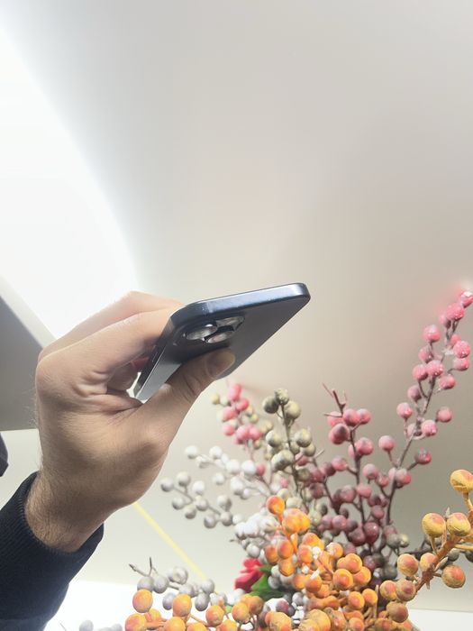 Продам IPhone 15 128GB