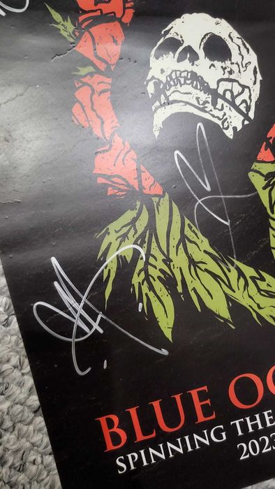 poster cu autografe formatia Blue October