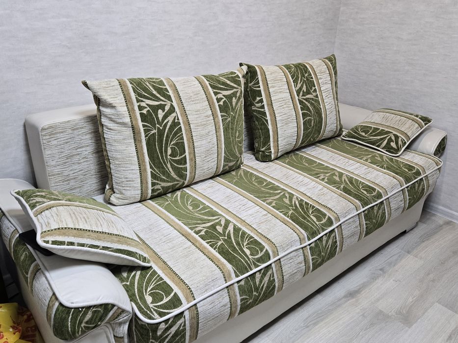 Срочно продаётся диван