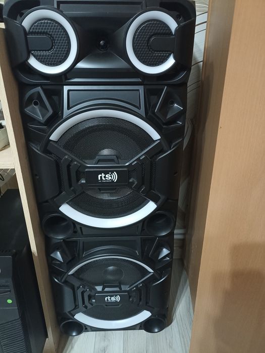 Se vinde 2 boxe noi