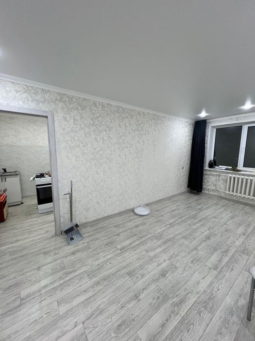 Поклейка обоев,галтелей