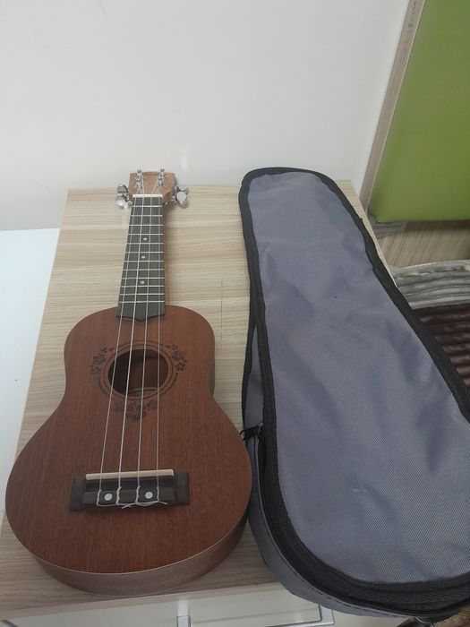 Продам укулеле сопрано