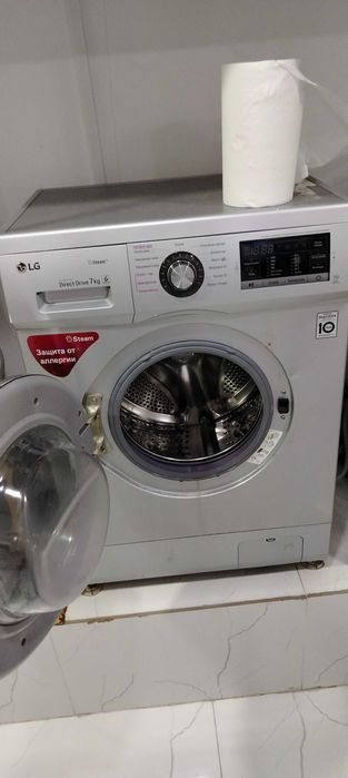 LG стиральная машина в рабочем состоянии