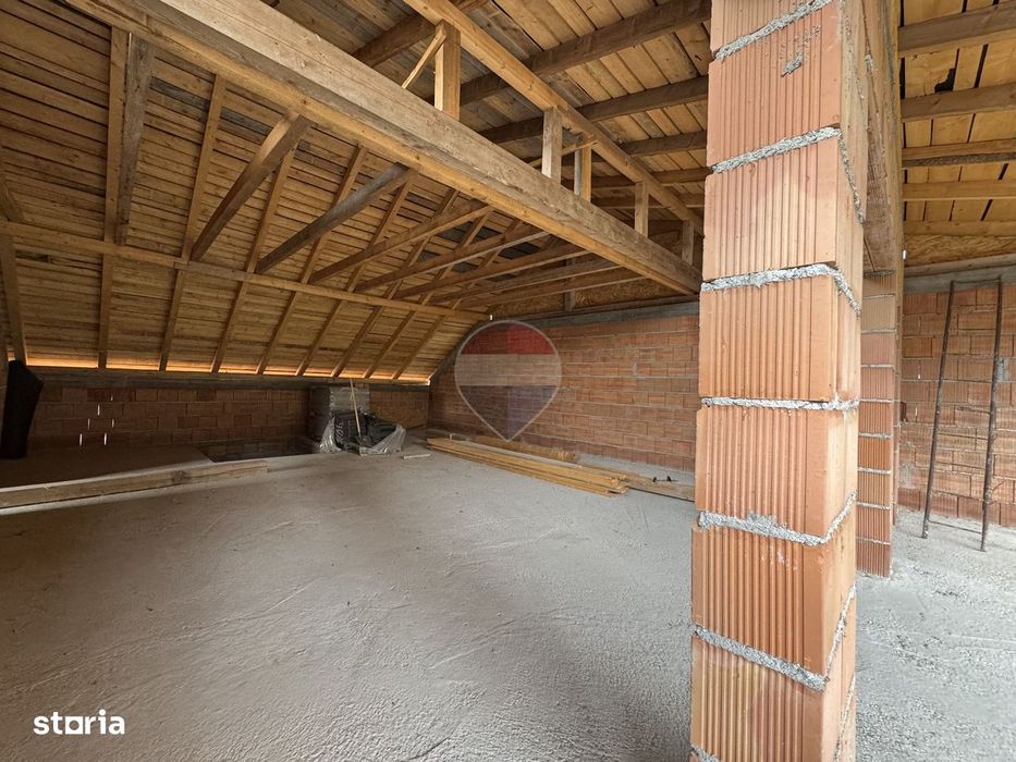 Casă 226 mp utili, la roșu – Vitrometan, strada Teilor