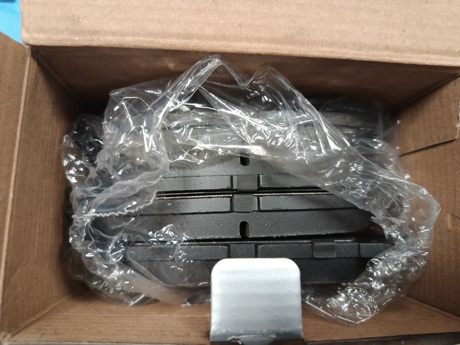 Накладки за Toyota Avensis