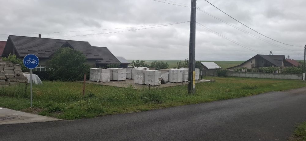 Vând teren  intravilan
