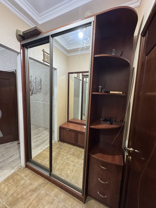 Продам в прихожую шкаф купе