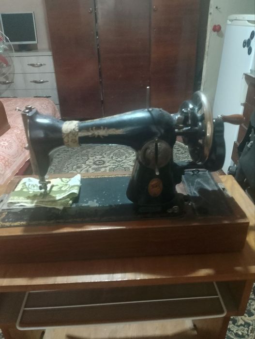 Продаю швейную машину Подольск антикварная