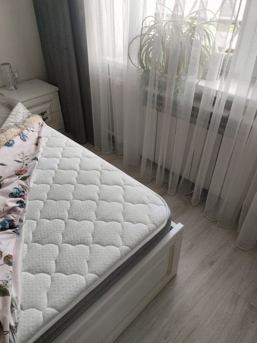 Продается спальный гарнитур