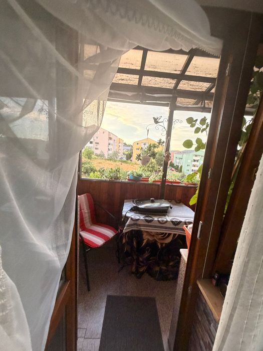 Închiriez apartament bucium