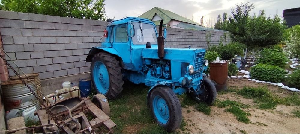 Трактор мтз 80 на ходу
