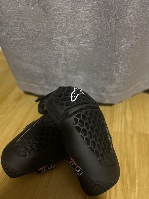 genunchiere alpinestars