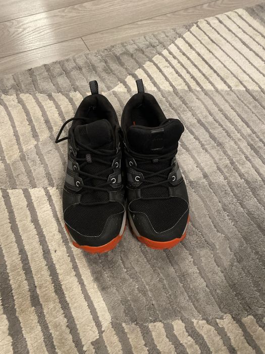 Adidasi Adidas traking 44