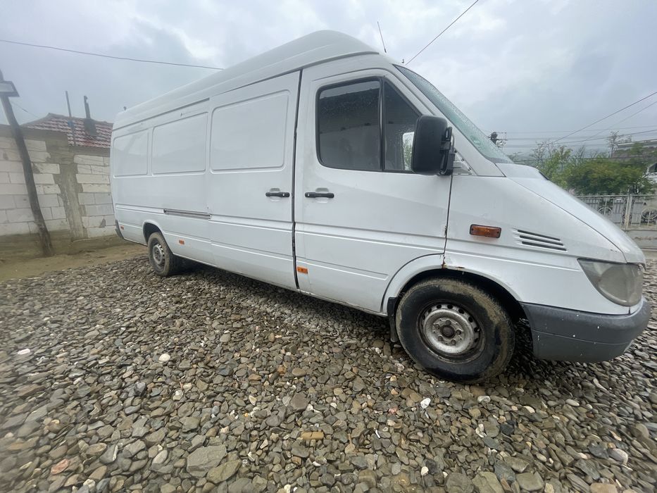 Mercedes sprinter 419 2005 masina functioneaza are putina rugina