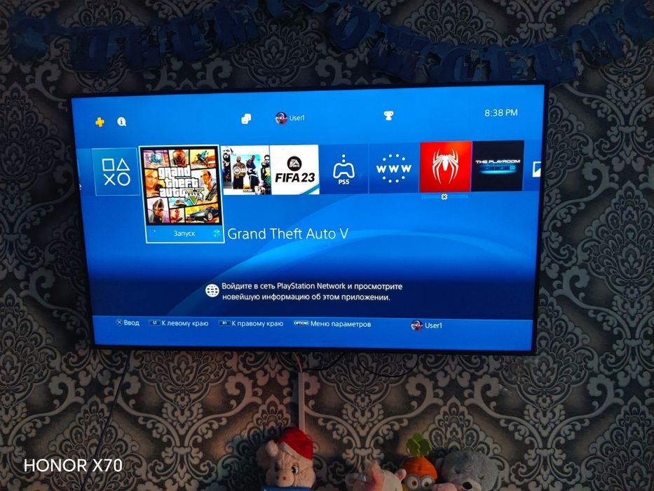 Продам PS4 Pro в отличном состоянии