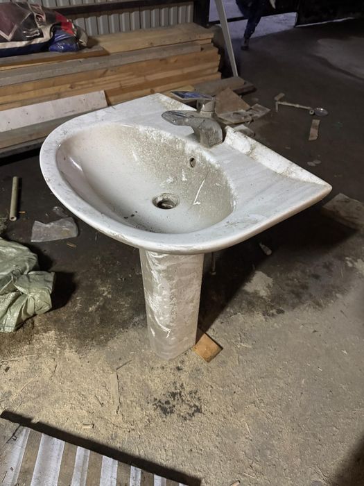 Раковина со смесителем