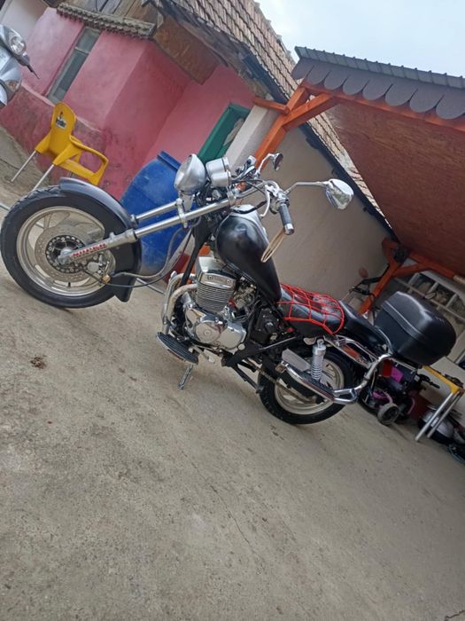 Vând motocicletă Lifan motor 250 cc 2 cilindri