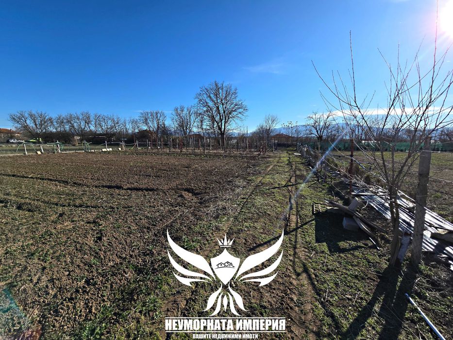 Продавам парцел 1000кв.м. статут УПИ в село Избеглии