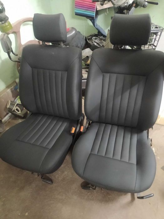 Сиденья  передние Пассат б3 б4 Венто .