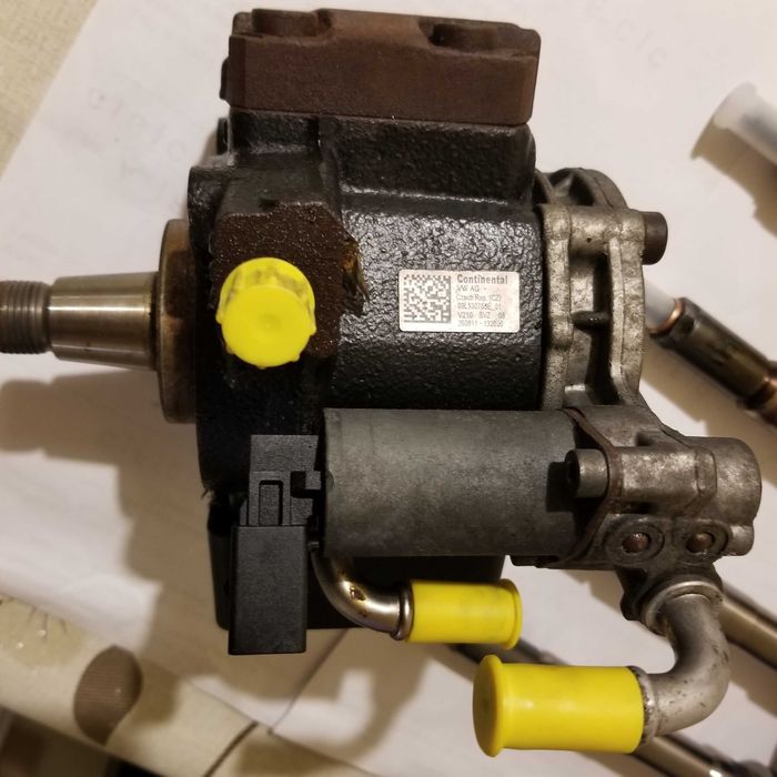 Помпа ВН за VW Caddy Maxi 1.6 Tdi 2011