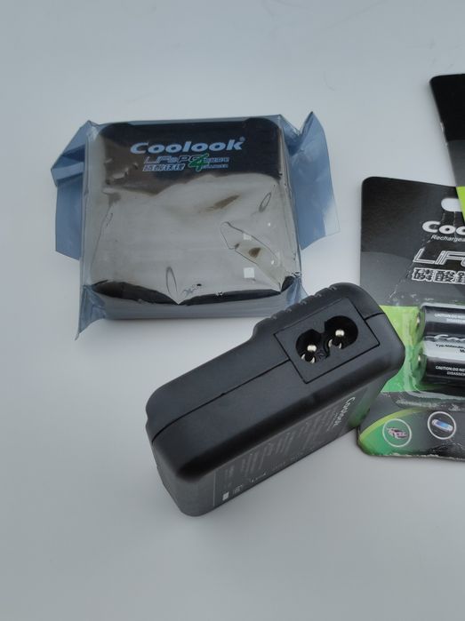 2бр. Зарядни за презареждащи батерии АА