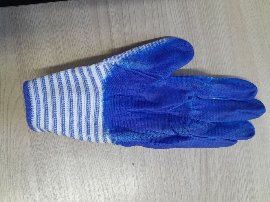 Перчатки в ассортименте