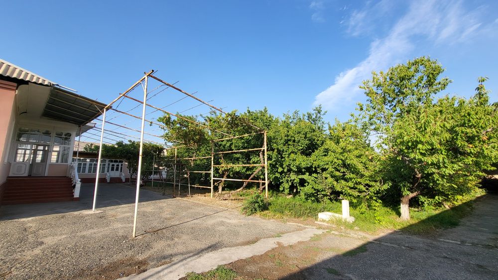 Ховли уй Сотилади