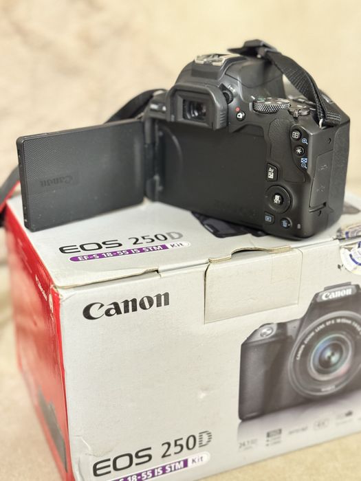Canon eos 250d EF-S 18-55 IS kit