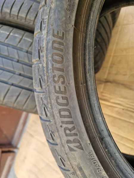 4 Bridgestone R18 225/40
летни гуми 
DOT5023