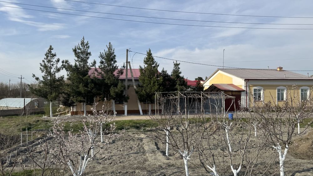 Жомбойда коттедж сотилади