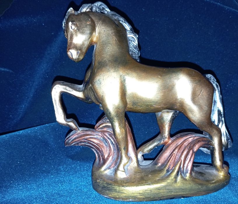 Статуэтка коня в миниатюре