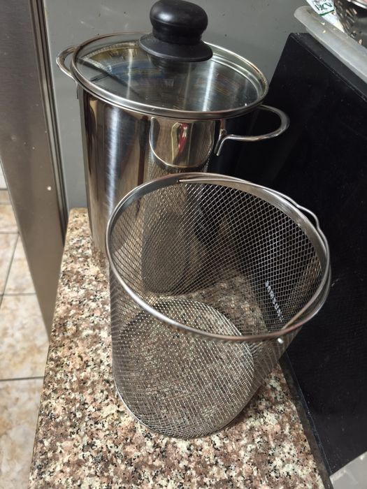 Vând oala inox cu capac de sticla și cuva de plasa
