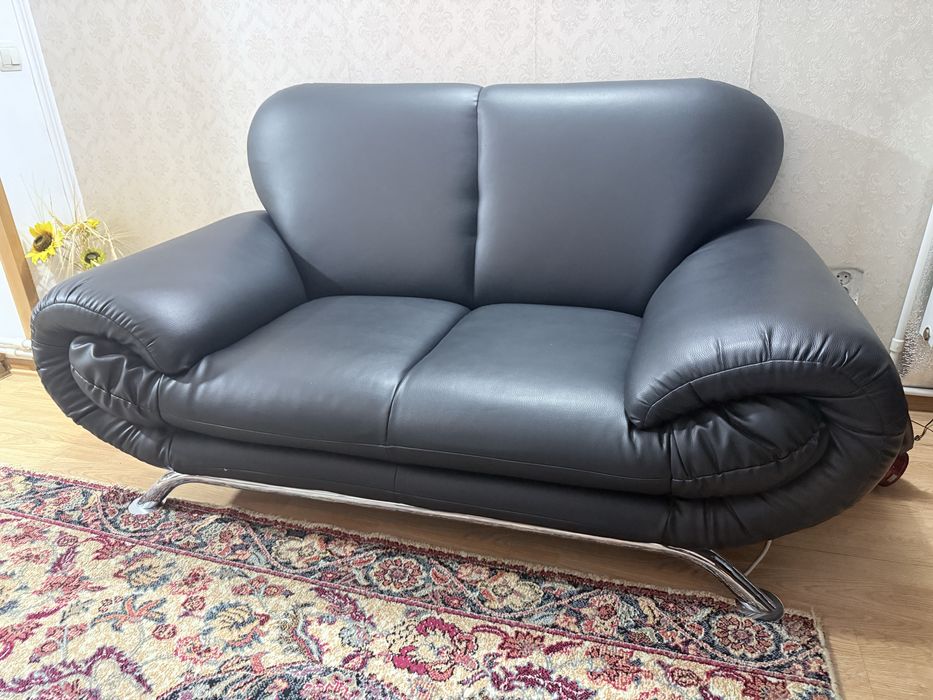 Canapea de piele naturala