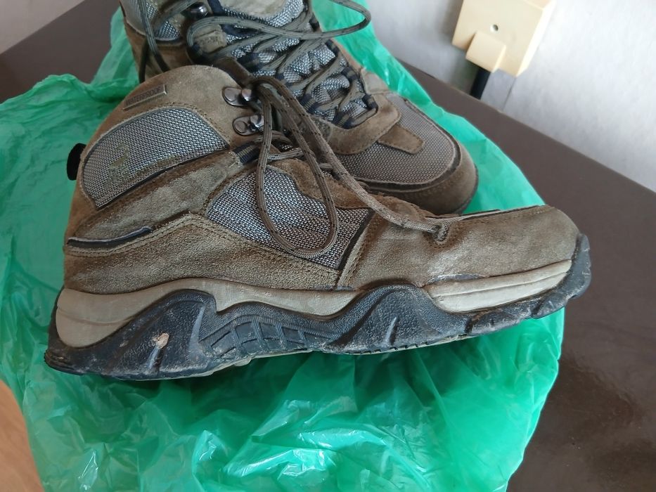 Обувки. ProHunter  за планински туризъм и лов