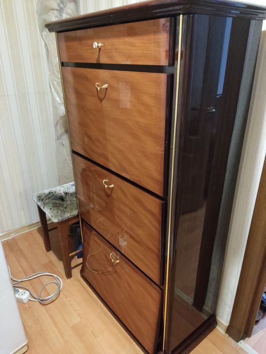 Комод для обуви.