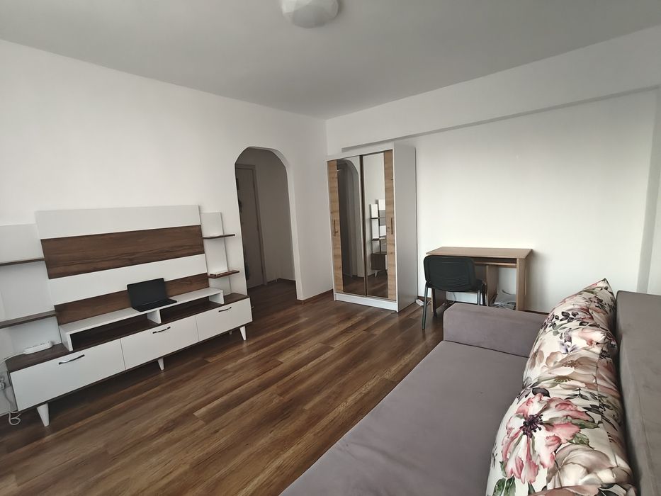Închiriez apartament