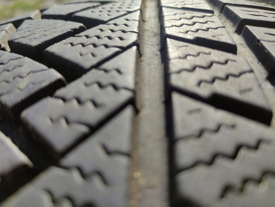 Anvelope iarna 215 65  17