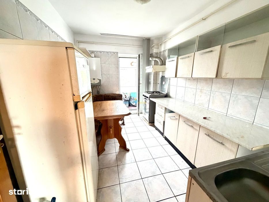 Apartament 3 camere decomandate, et. 4 cu șarpantă, strada