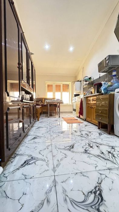 4 ком. квартира (100 м²). 4/10/10. Дом кирпич. Янгихает р-н (Сергели)