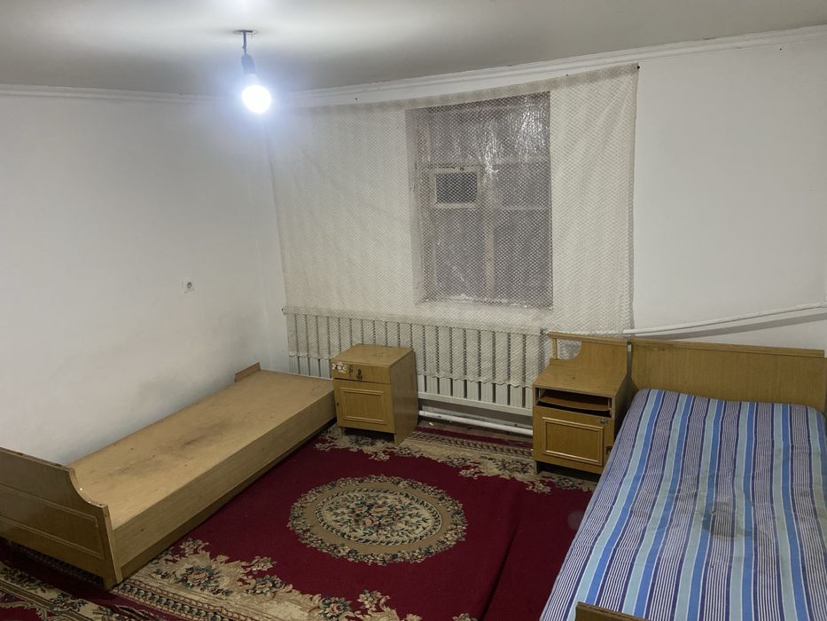 Времянка одна комнантная первый этаж