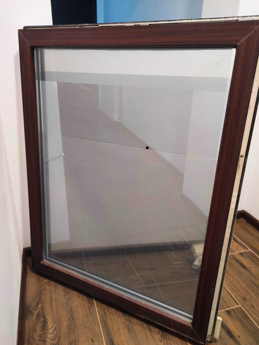 Geam termopan culoarea lemnului